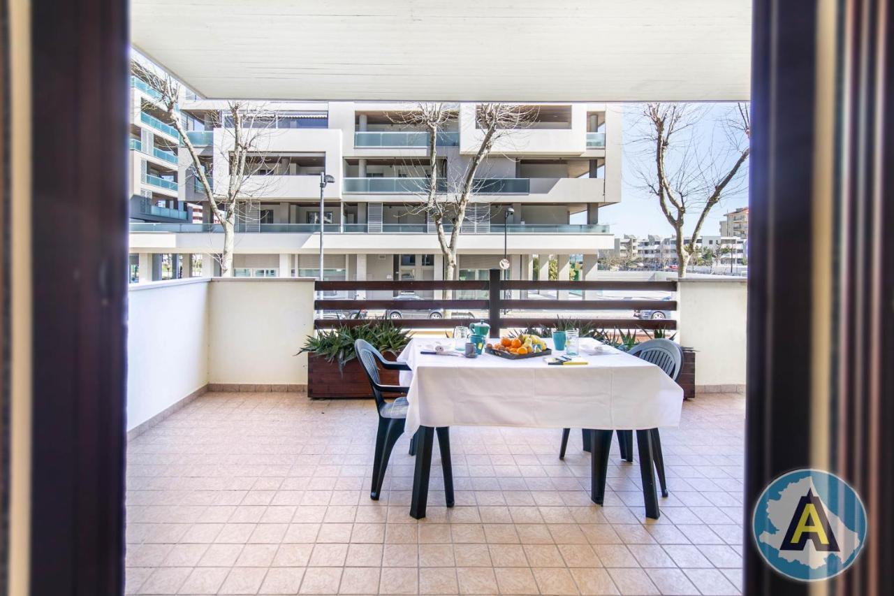 Luminoso A Due Passi Dal Mare 51A Apartment มอนเตซิลวาโน ภายนอก รูปภาพ