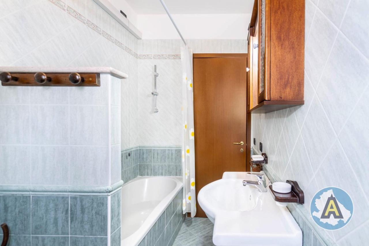 Luminoso A Due Passi Dal Mare 51A Apartment มอนเตซิลวาโน ภายนอก รูปภาพ